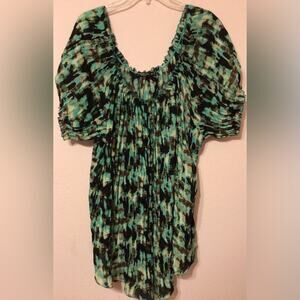 Jennifer Lloyd Women’s Very Stretchy top size 3X